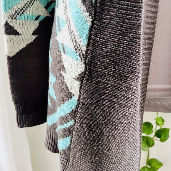 Eddie Bauer Turquoise and Gray Aztec Patterned Cardigan Sweater. Size M. EUC. - Picture 4 of 9